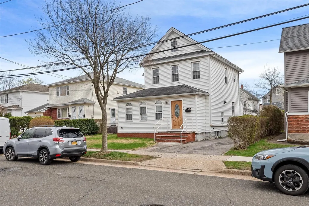 223 Jackson Avenue Mineola NY 11501