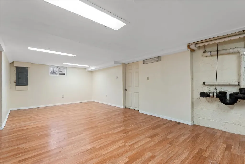 223 Jackson Avenue Mineola NY 11501