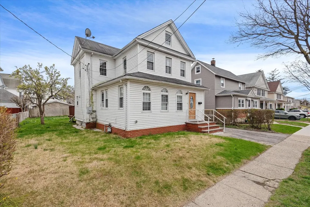 223 Jackson Avenue Mineola NY 11501