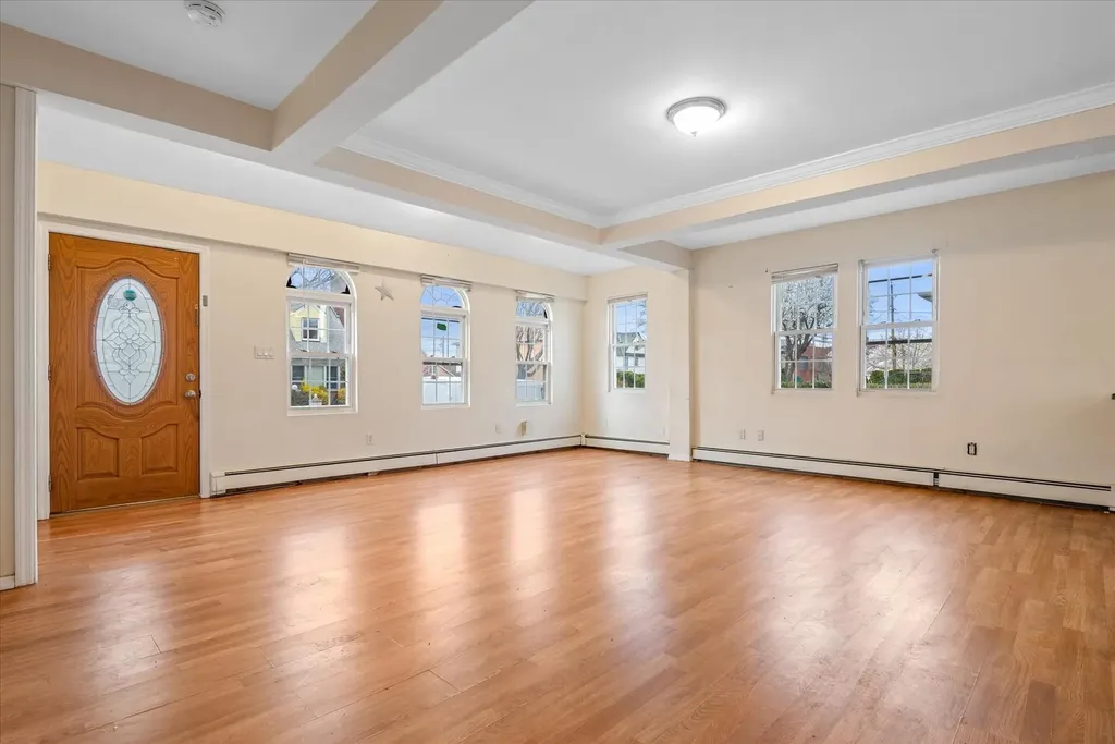 223 Jackson Avenue Mineola NY 11501