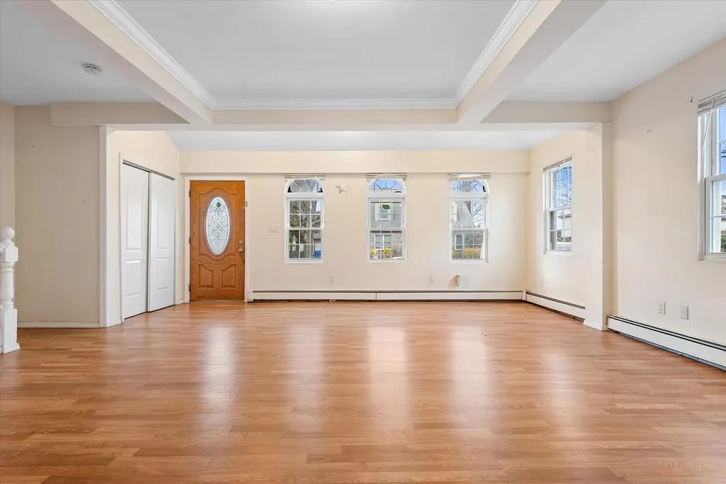 223 Jackson Avenue Mineola NY 11501