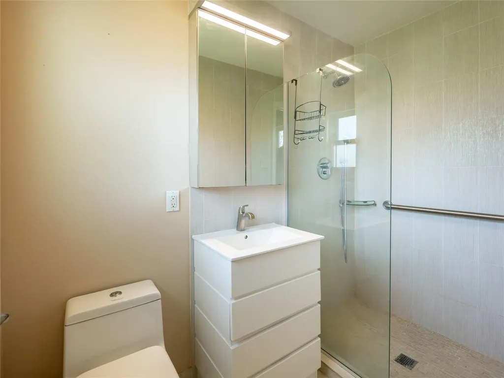22 Heathcote Drive Albertson NY 11507