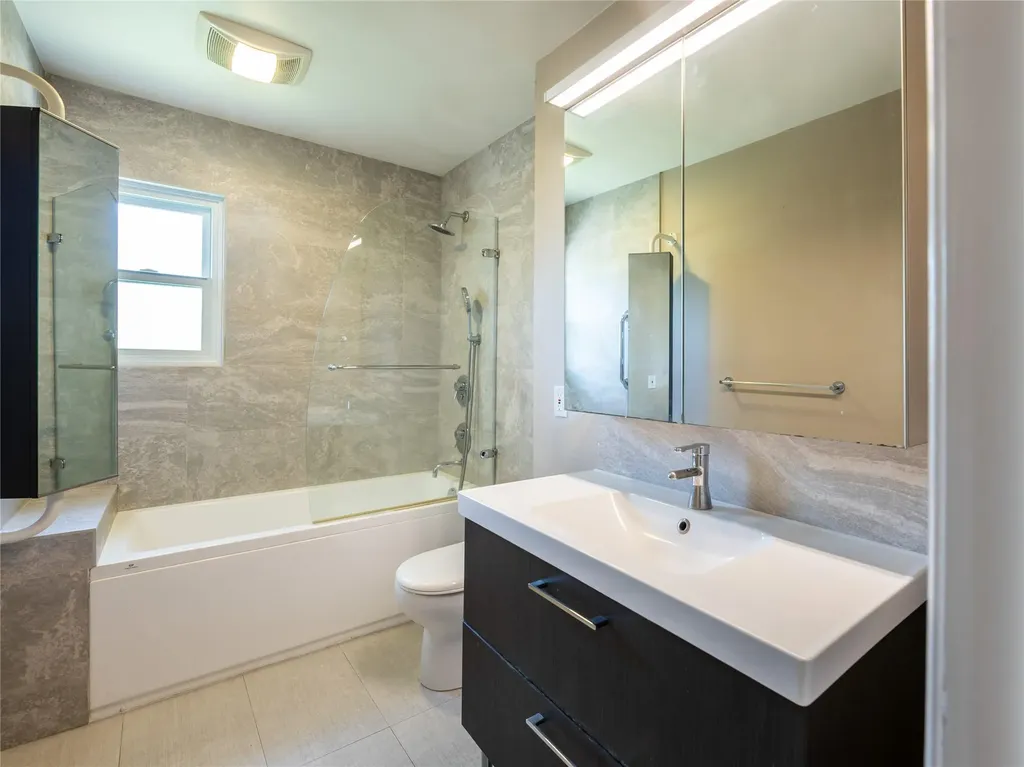 22 Heathcote Drive Albertson NY 11507