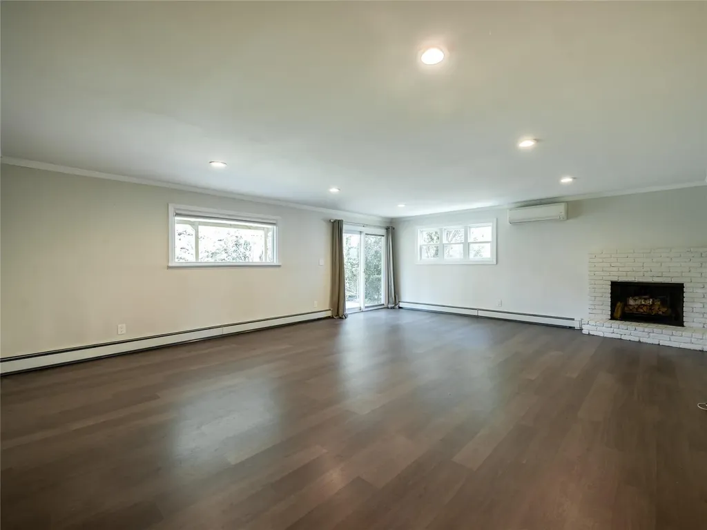 22 Heathcote Drive Albertson NY 11507