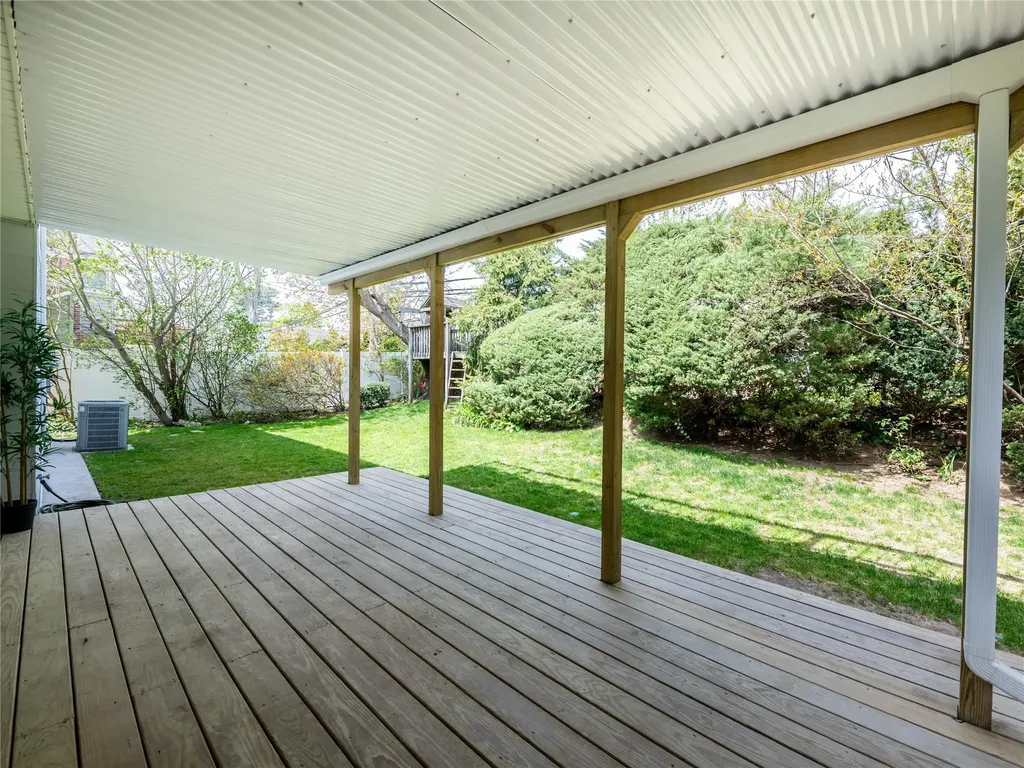 22 Heathcote Drive Albertson NY 11507