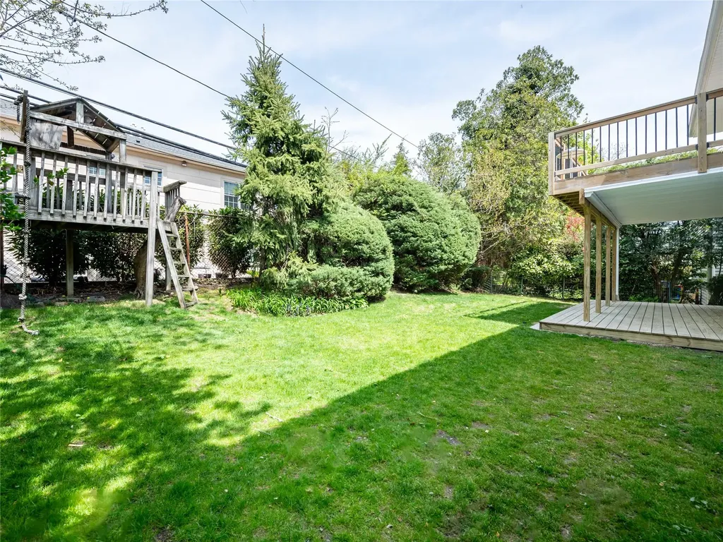 22 Heathcote Drive Albertson NY 11507