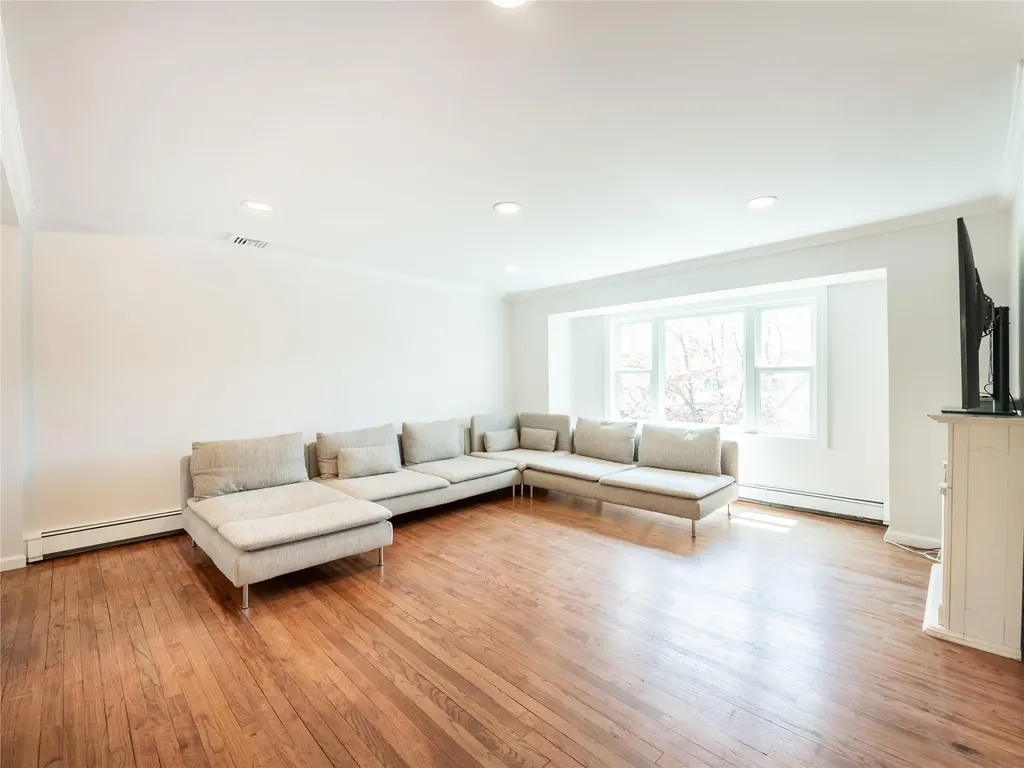 22 Heathcote Drive Albertson NY 11507