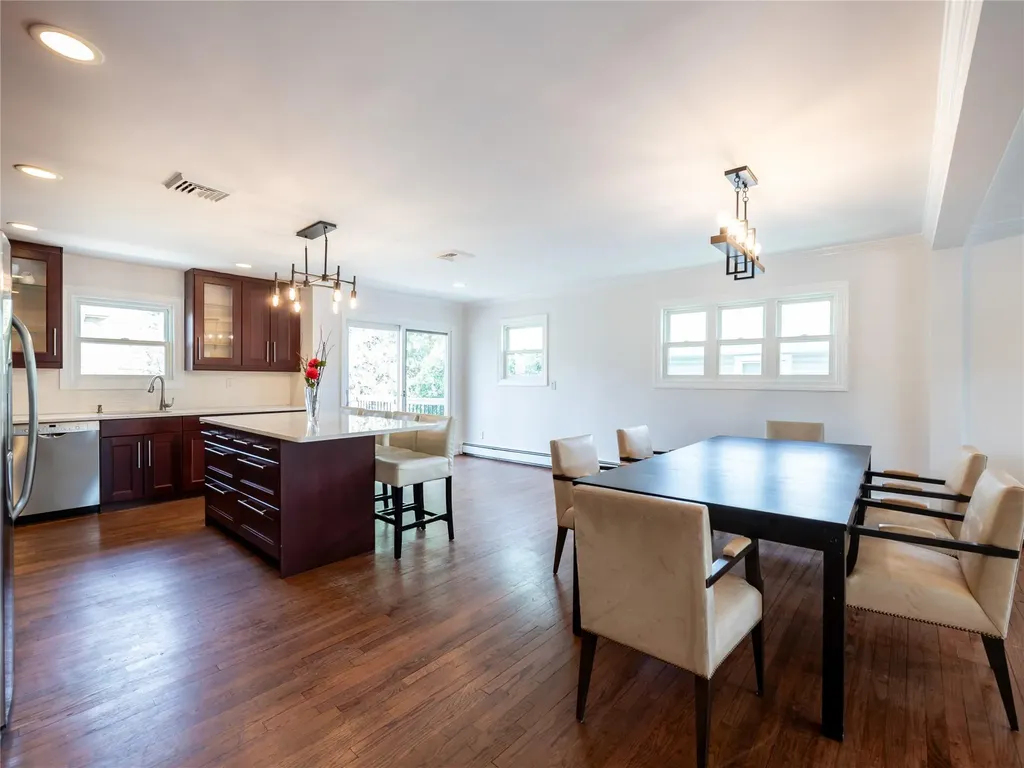22 Heathcote Drive Albertson NY 11507