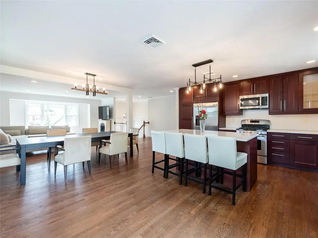 22 Heathcote Drive Albertson NY 11507