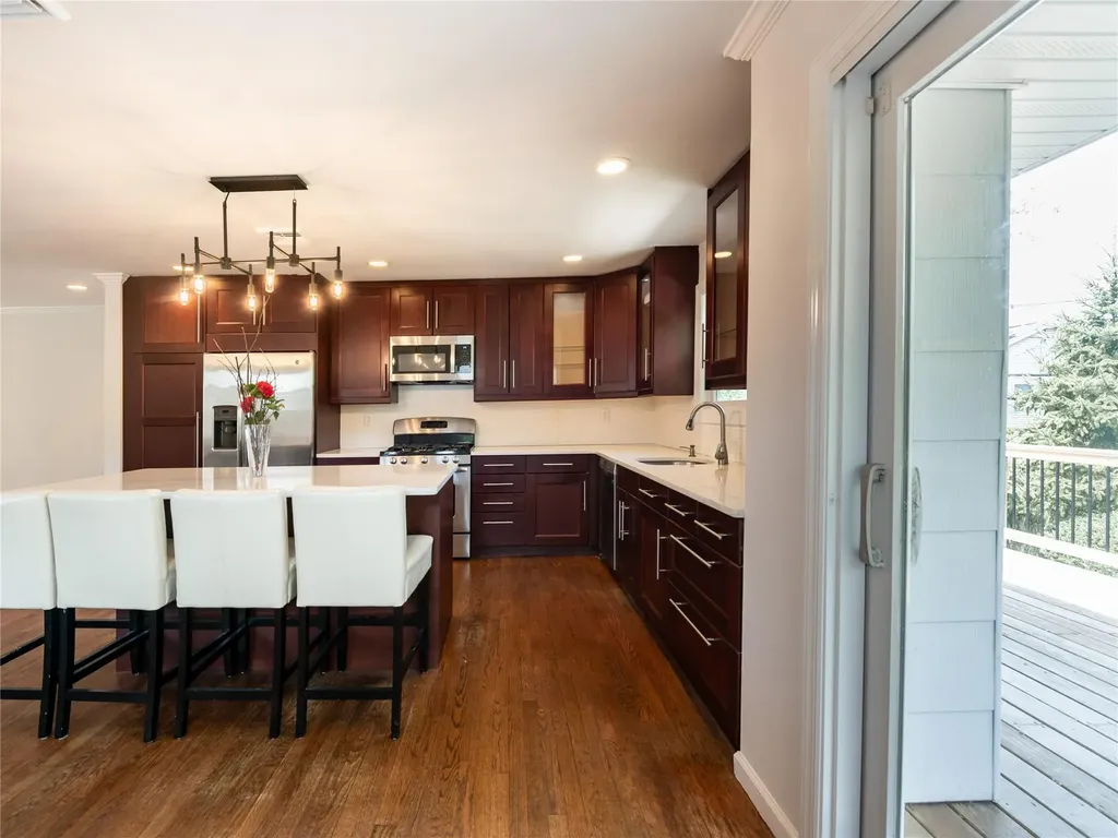 22 Heathcote Drive Albertson NY 11507