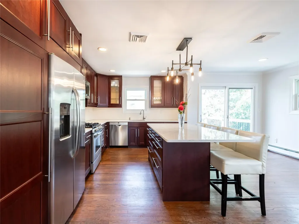 22 Heathcote Drive Albertson NY 11507