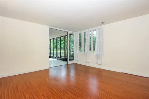 112 Kingsbury Road New Rochelle NY 10804