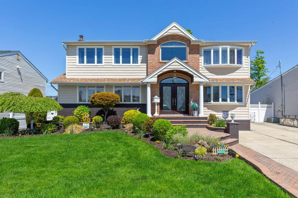 3585 Centerview Avenue Wantagh NY 11793