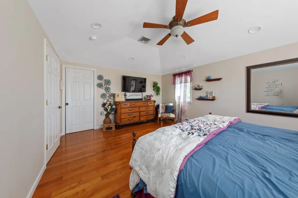 3585 Centerview Avenue Wantagh NY 11793