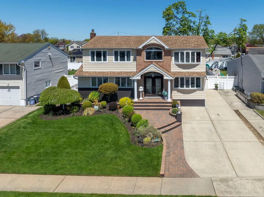 3585 Centerview Avenue Wantagh NY 11793