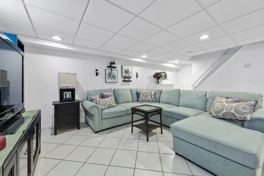 3585 Centerview Avenue Wantagh NY 11793