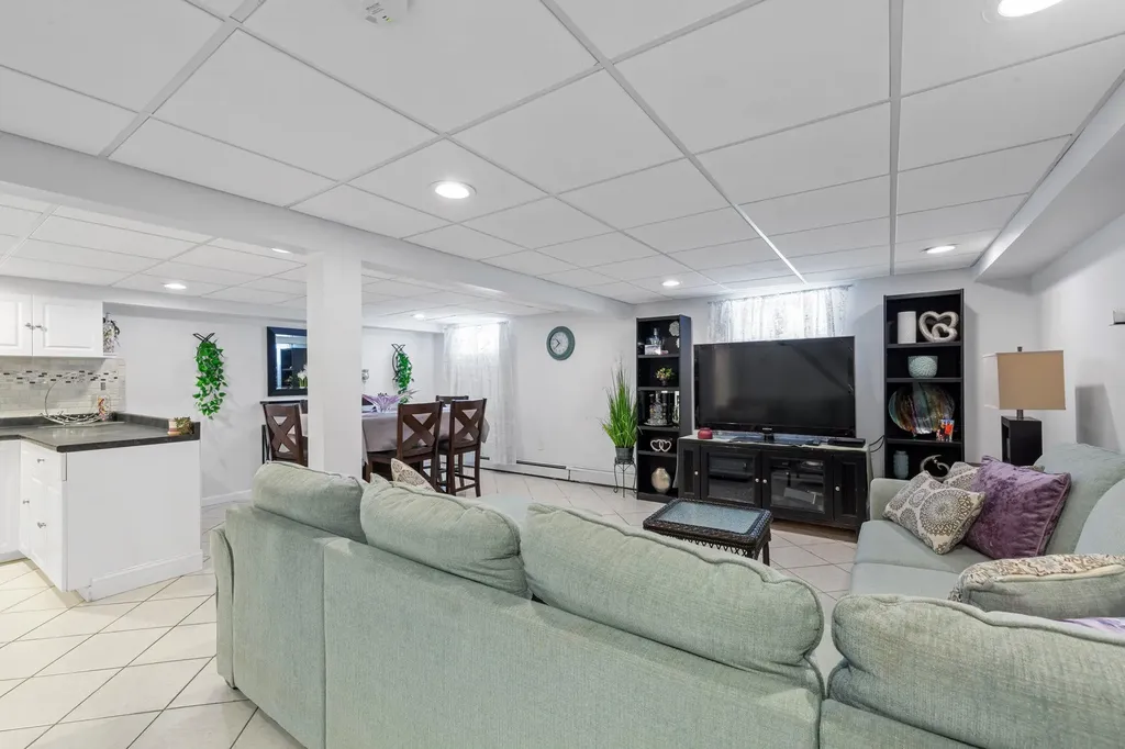 3585 Centerview Avenue Wantagh NY 11793