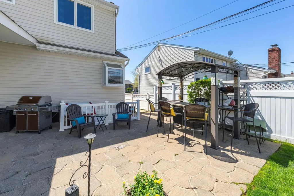 3585 Centerview Avenue Wantagh NY 11793