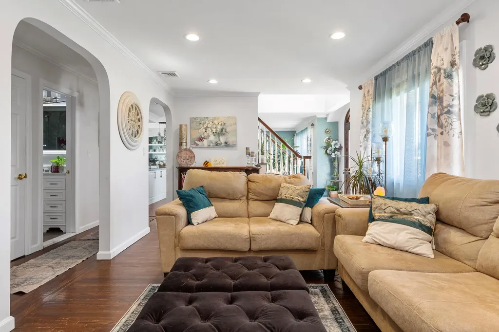 3585 Centerview Avenue Wantagh NY 11793
