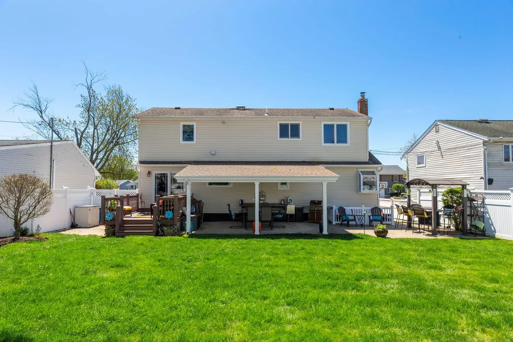 3585 Centerview Avenue Wantagh NY 11793