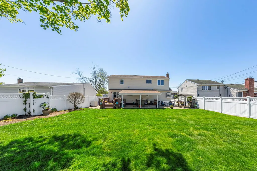 3585 Centerview Avenue Wantagh NY 11793