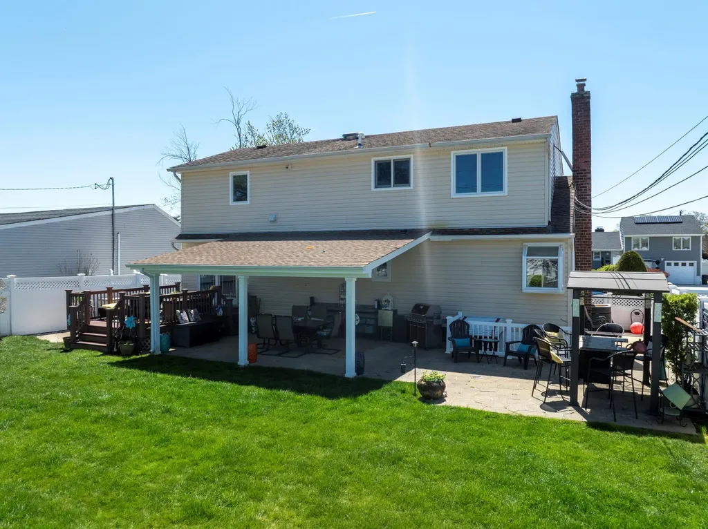 3585 Centerview Avenue Wantagh NY 11793