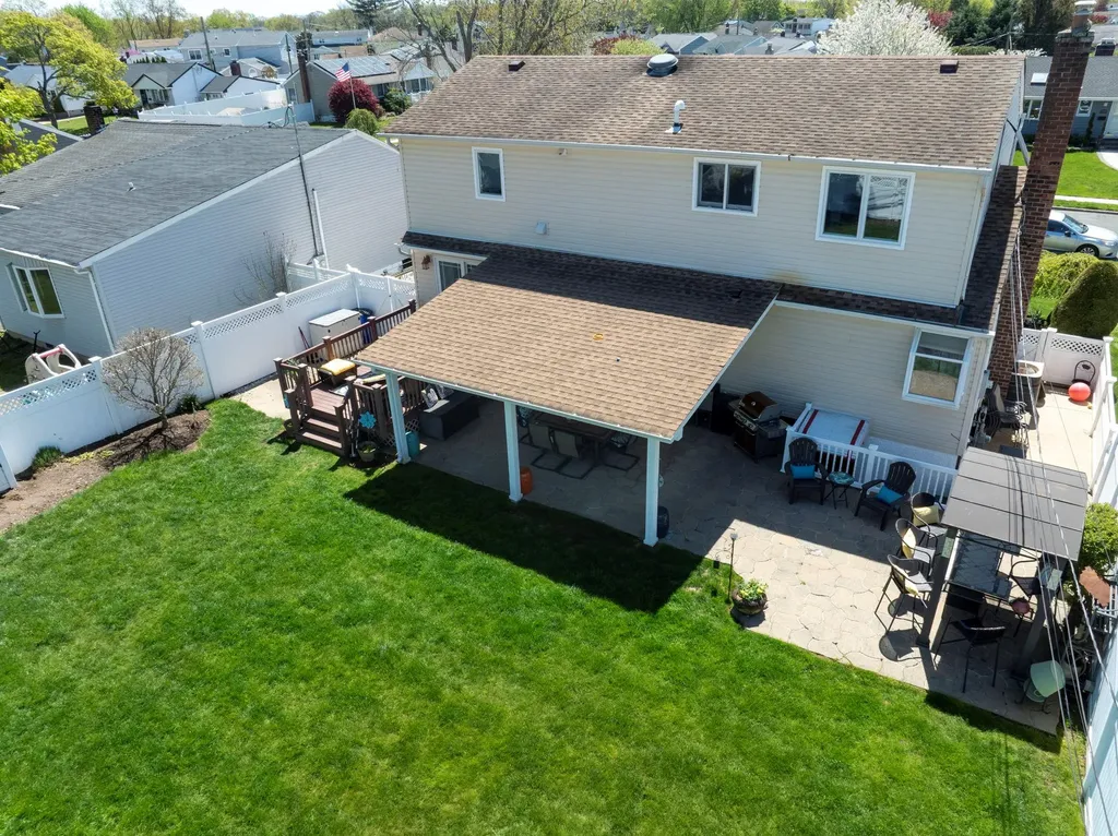 3585 Centerview Avenue Wantagh NY 11793