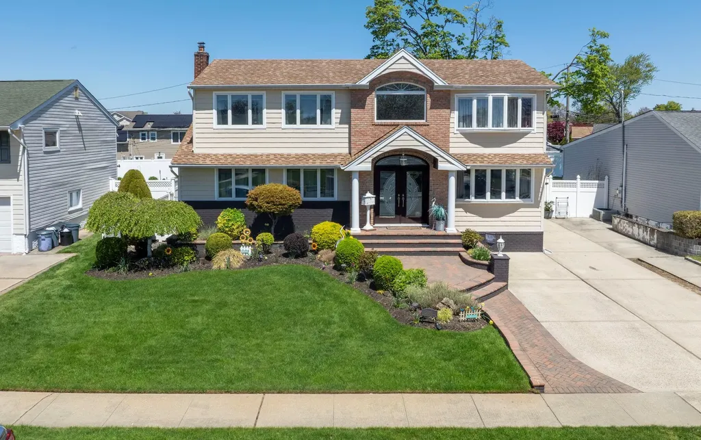 3585 Centerview Avenue Wantagh NY 11793