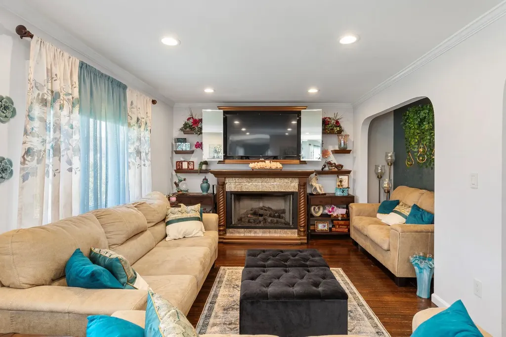 3585 Centerview Avenue Wantagh NY 11793