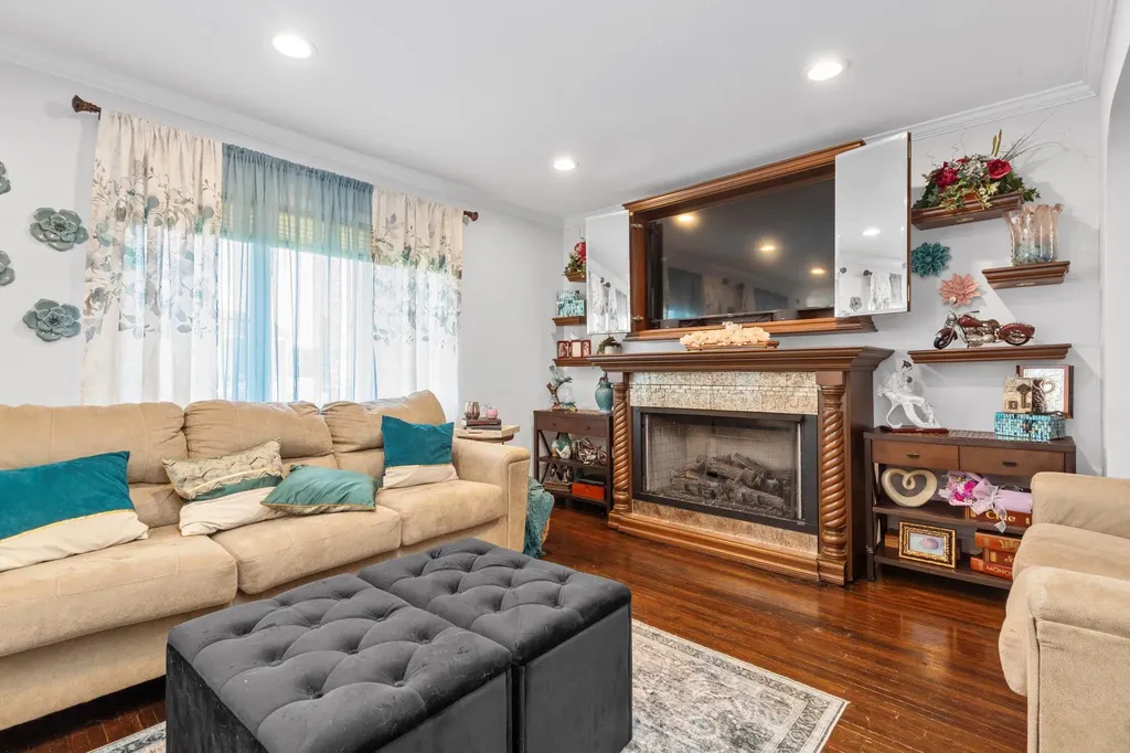 3585 Centerview Avenue Wantagh NY 11793