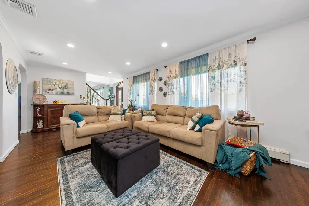 3585 Centerview Avenue Wantagh NY 11793