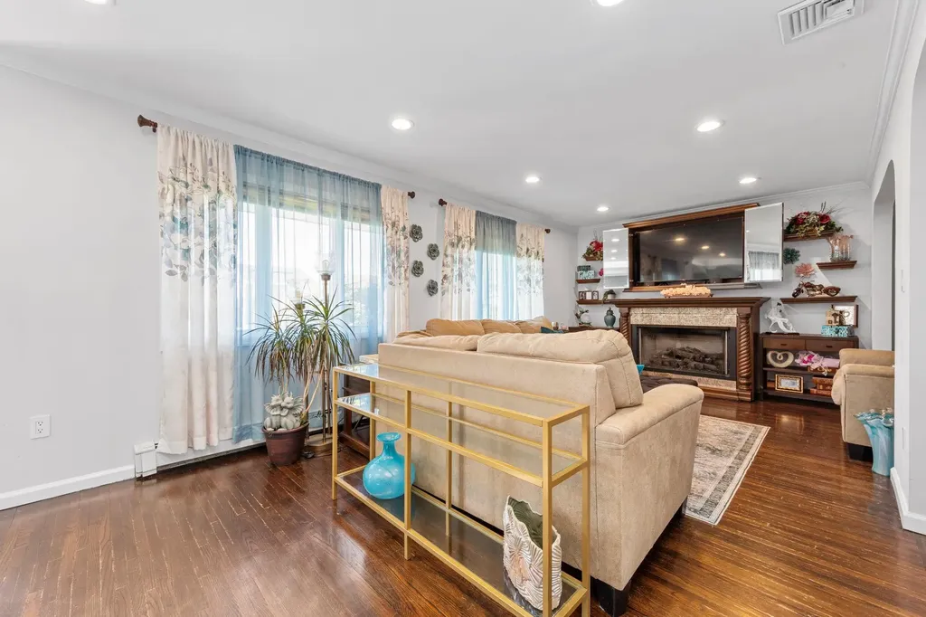 3585 Centerview Avenue Wantagh NY 11793