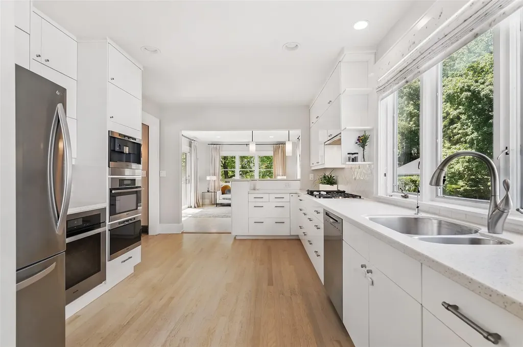 40 Mayhew Avenue Larchmont NY 10538