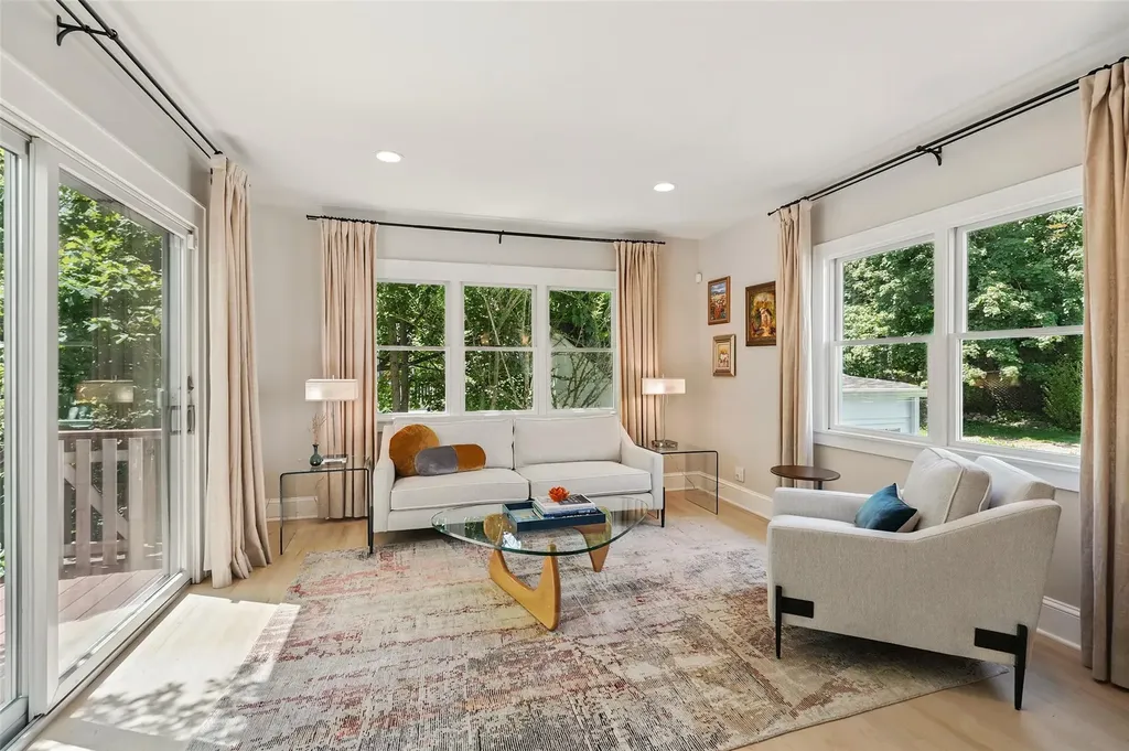 40 Mayhew Avenue Larchmont NY 10538
