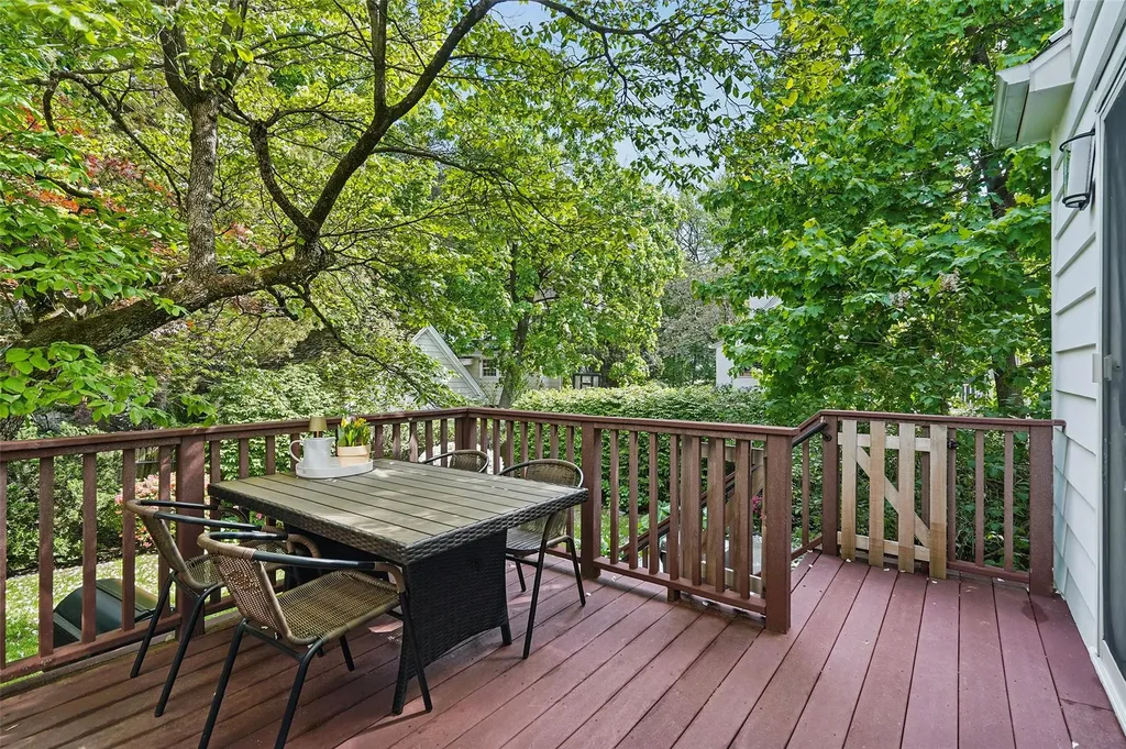 40 Mayhew Avenue Larchmont NY 10538