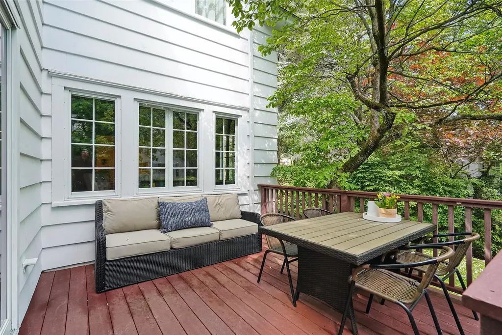 40 Mayhew Avenue Larchmont NY 10538