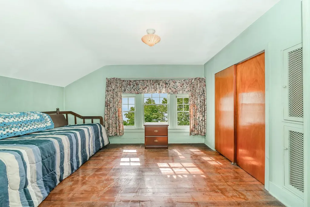 265 Roosevelt Avenue Freeport NY 11520