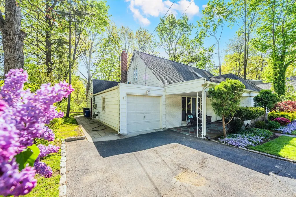31 Chadwick Road Great Neck NY 11023