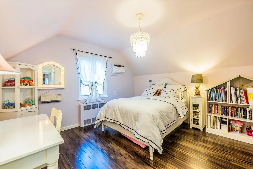31 Chadwick Road Great Neck NY 11023