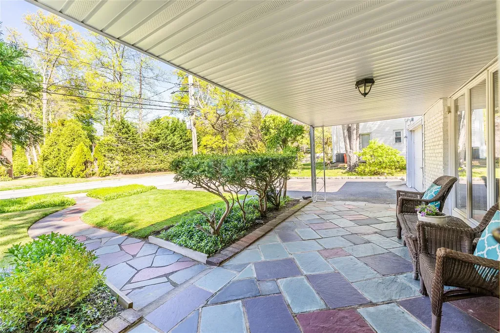 31 Chadwick Road Great Neck NY 11023