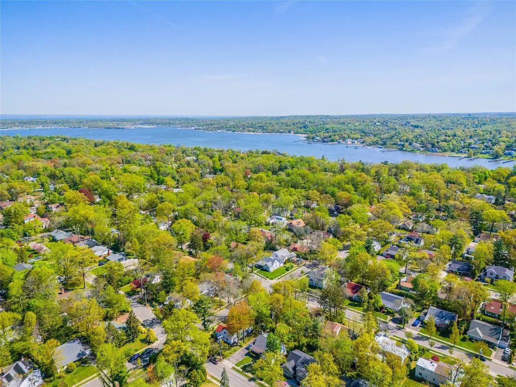 31 Chadwick Road Great Neck NY 11023