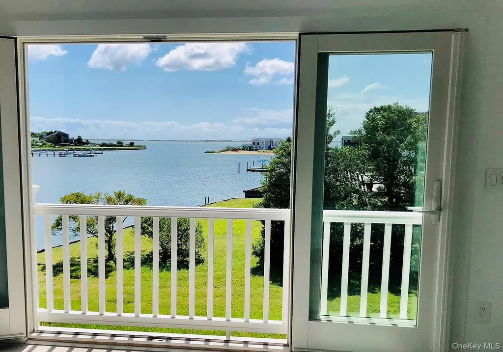 23 Nautilus Drive Hampton Bays NY 11946