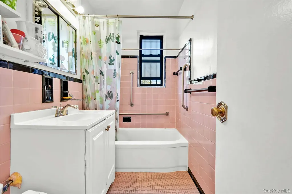 142-21 26th Avenue Flushing NY 11354