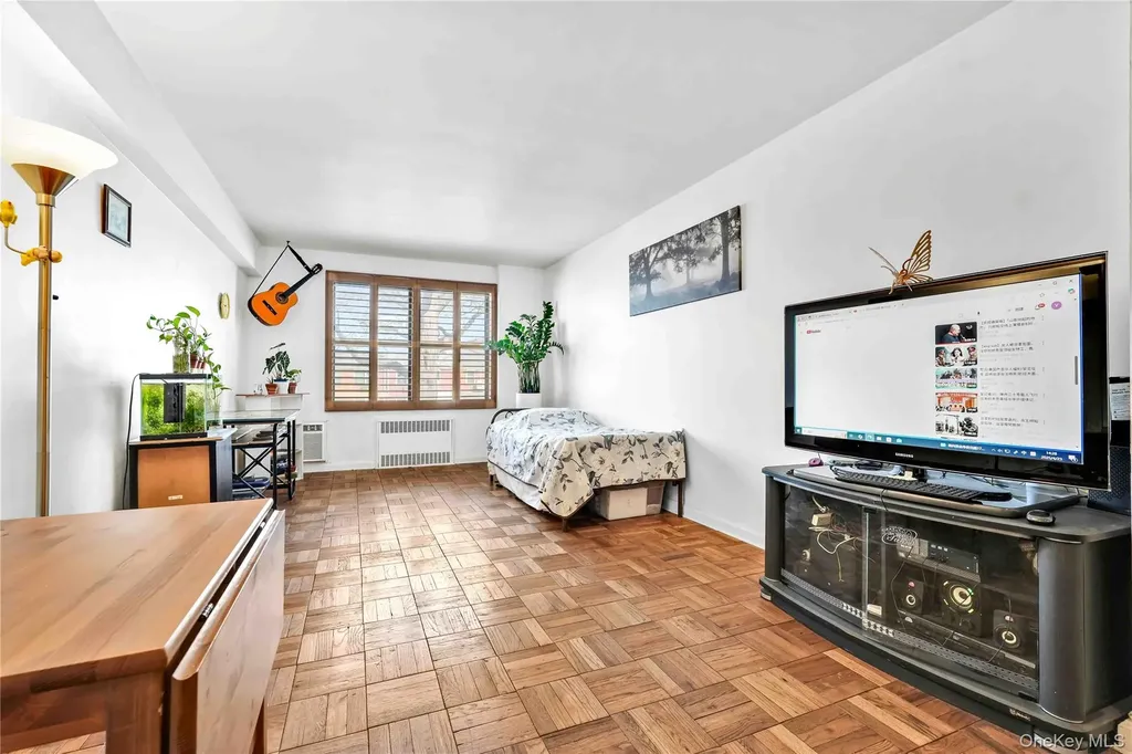 142-21 26th Avenue Flushing NY 11354