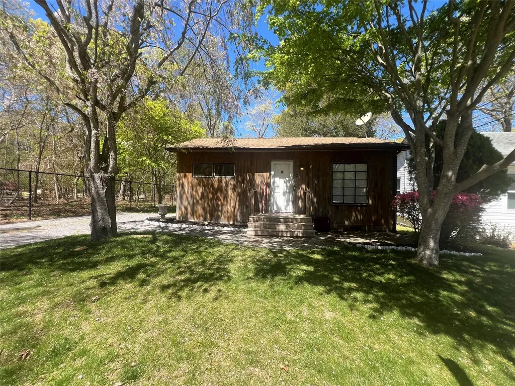 2 3rd Street Wading River NY 11792