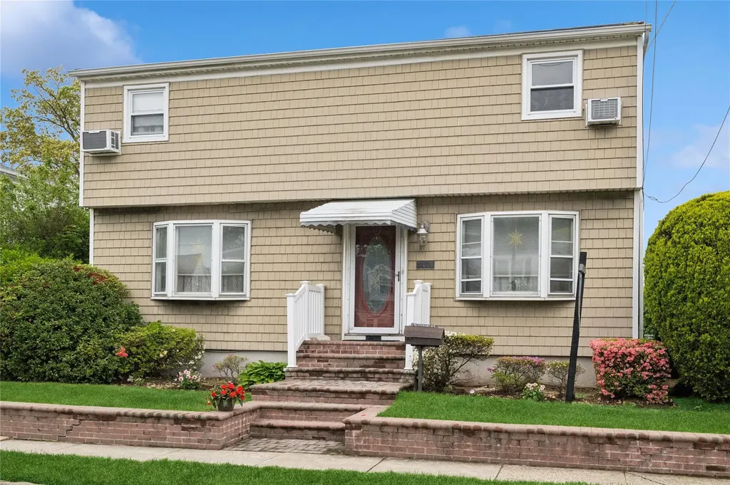 702 Stewart Avenue Bethpage NY 11714