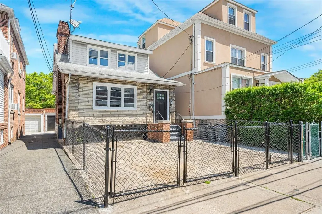 1704 Yates Avenue Bronx NY 10461