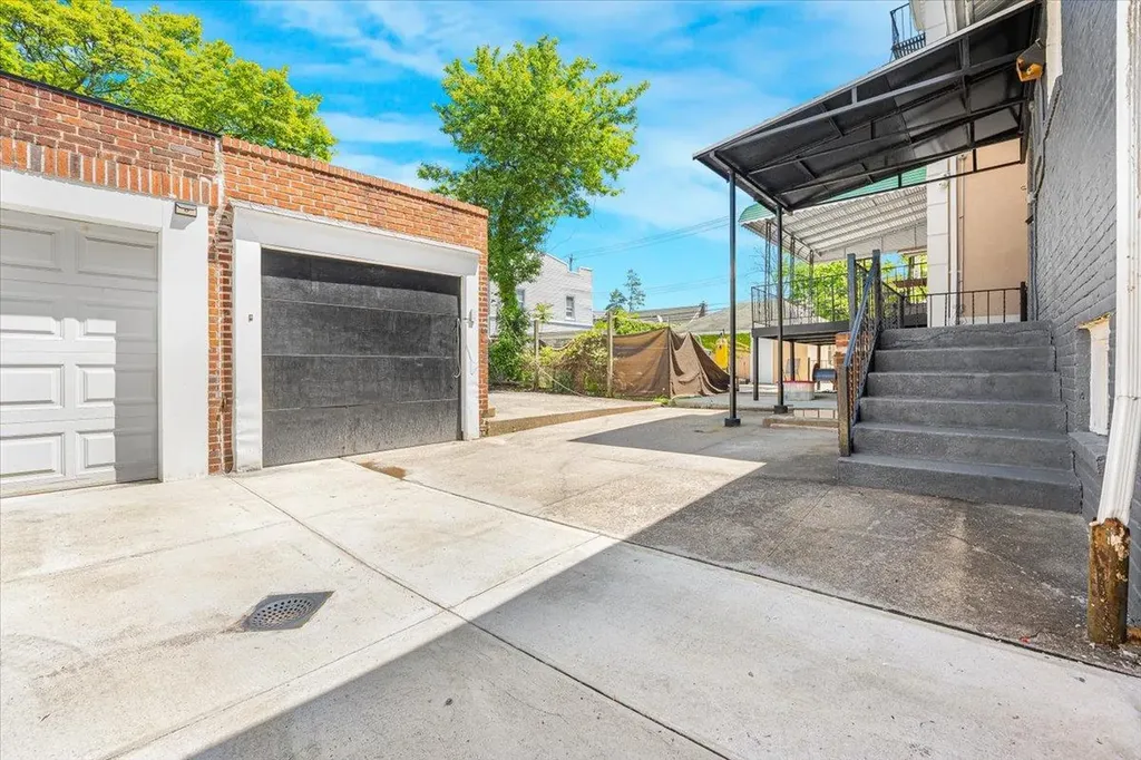 1704 Yates Avenue Bronx NY 10461