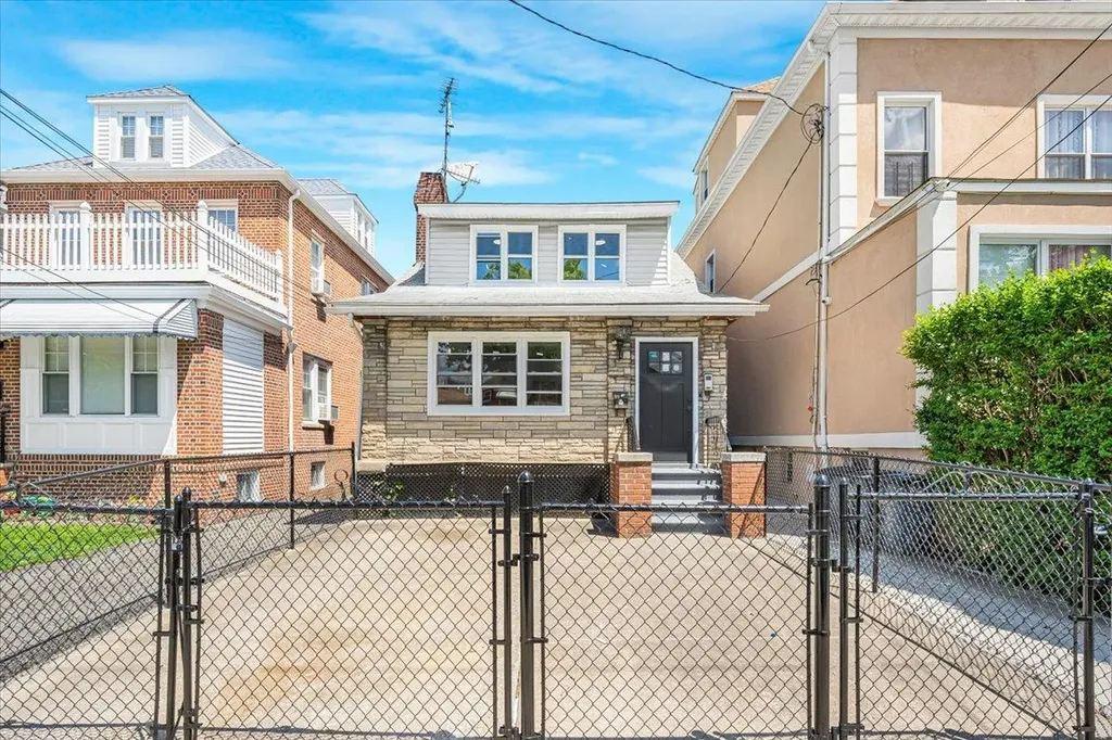 1704 Yates Avenue Bronx NY 10461