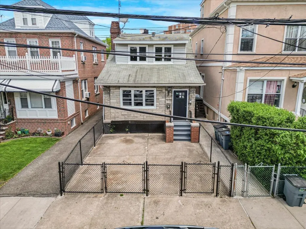 1704 Yates Avenue Bronx NY 10461